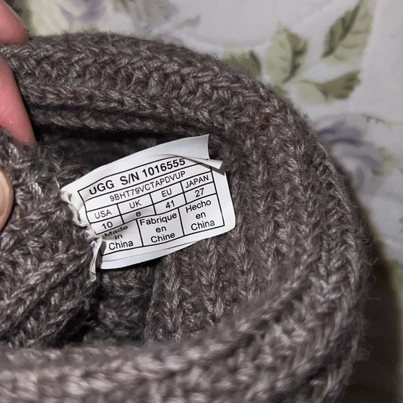 Authentic Knit UGGs - Picture 5 of 6
